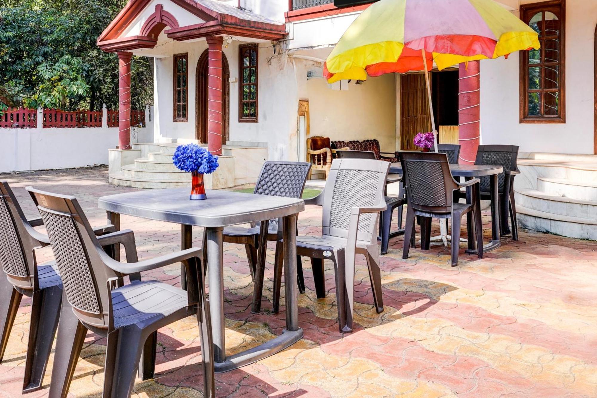 Oyo Flagship Triple Beach Guest House Benaulim Exterior foto